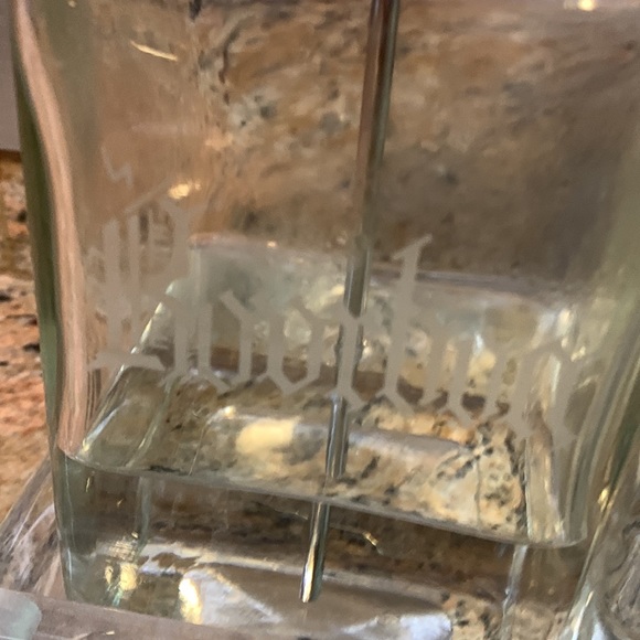 Vintage decanters Set of 4 bar 32 ounce includes acrylic tray - Picture 6 of 9